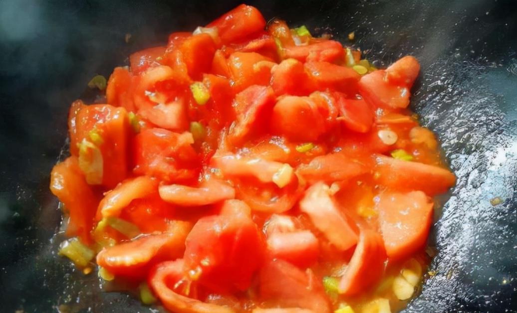 西红柿炒鸡蛋先炒西红柿还是先炒蛋顺序搞反难怪不香不出汁