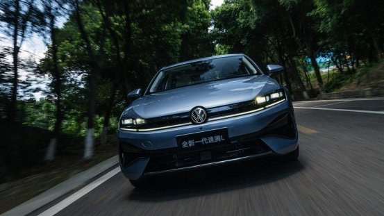 高安全强辅助，速腾L和轩逸哪款更适合长途出行？