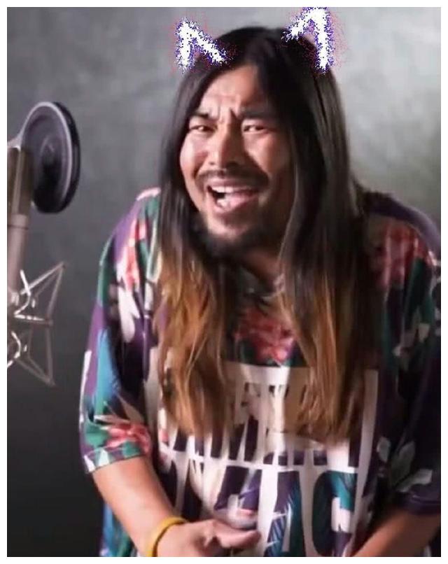 面筋哥近况曝光,面色暗黄显憔悴,插呼吸管躺病床身形消瘦惹人心疼