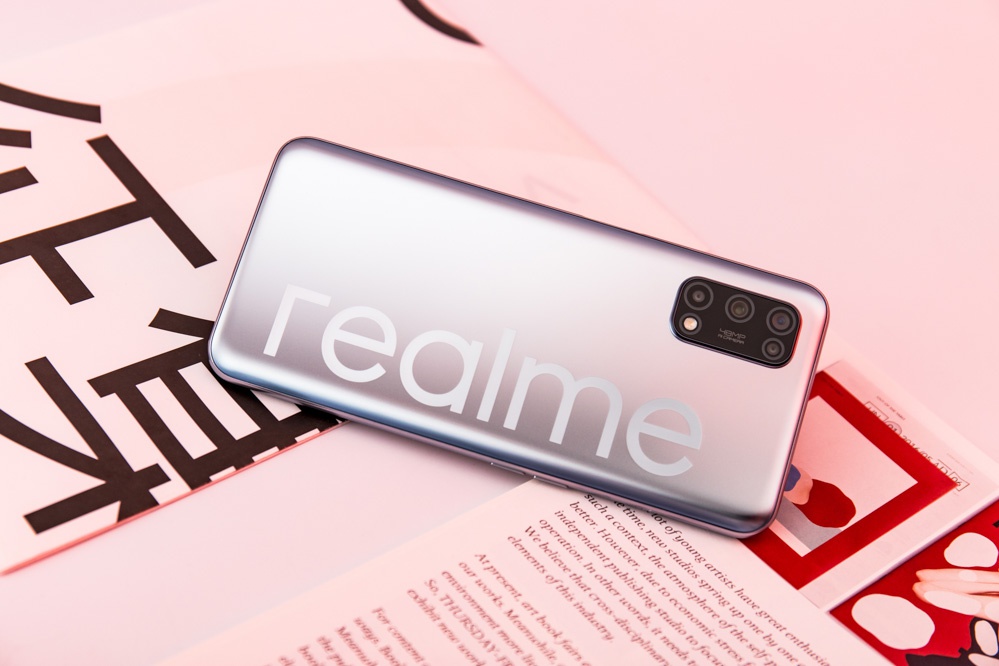 realme真我于8月3日召开"3分钟闪充奥利给"潮玩线