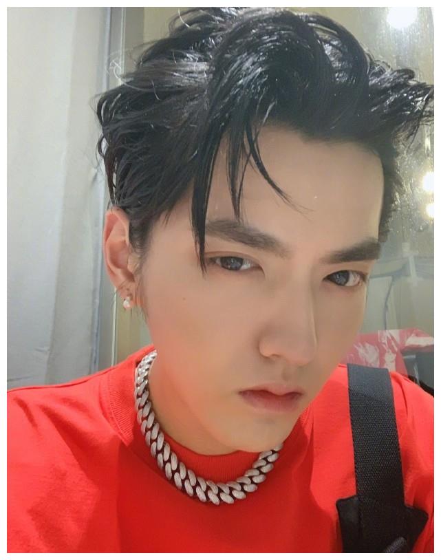 好low!刘宇宁粉丝破坏吴亦凡灯牌被抓现行,回应称想坐牢