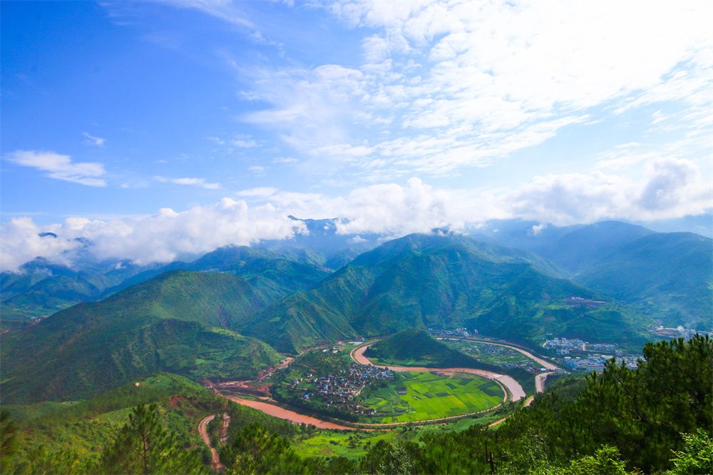 一大波美图来袭,带你赏罕见的云龙太极奇观!
