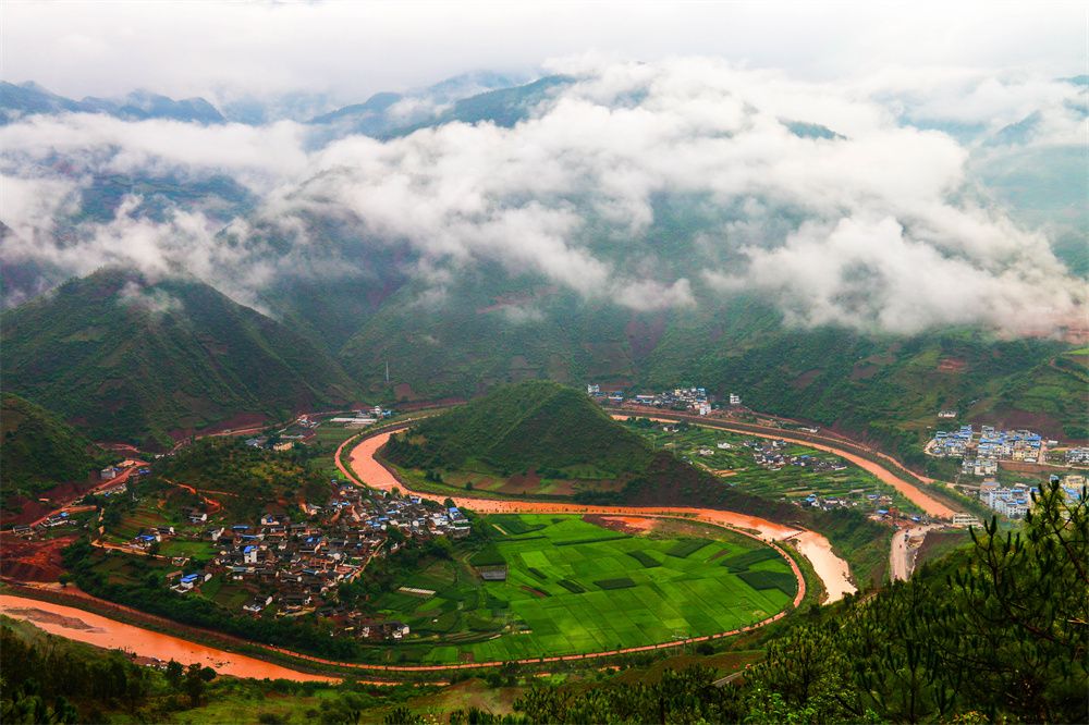 一大波美图来袭,带你赏罕见的云龙太极奇观!