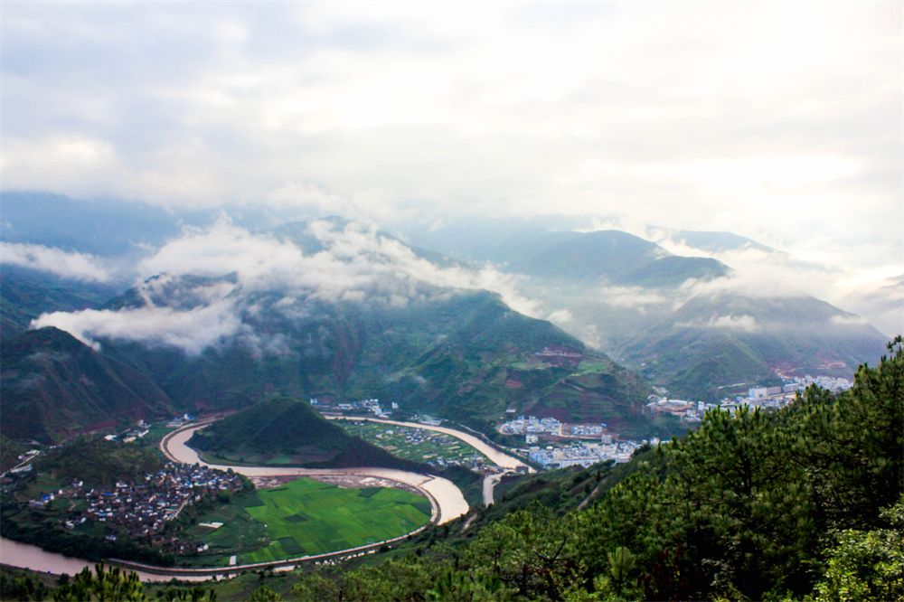 一大波美图来袭,带你赏罕见的云龙太极奇观!