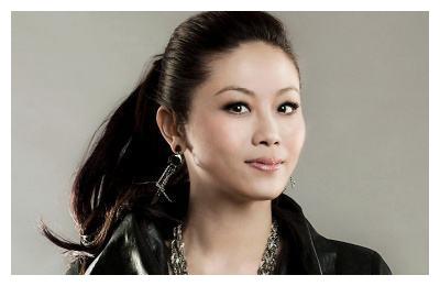 甘当豪门小三22年,48岁成豪门里的赢家,与原配成姐