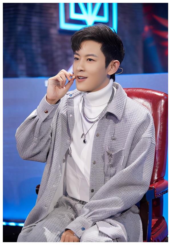 敖犬录节目受伤 手鲜血直流 紧急中断录影 就医画面曝光