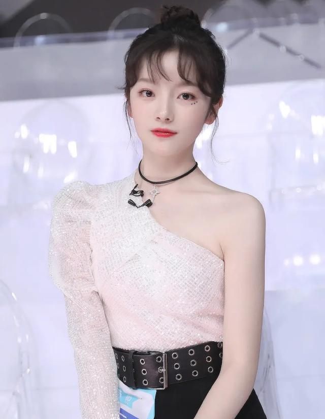 新生代女艺人朱林雨 个人美照收藏版