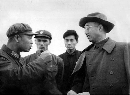 岳振华:我军唯一的"大校"营长,高层特批:打下一架敌机升一级