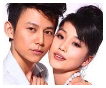 何炅护妻20年,近照公布,原来一直就在他身边|何炅|王菁|妻子_新浪新闻