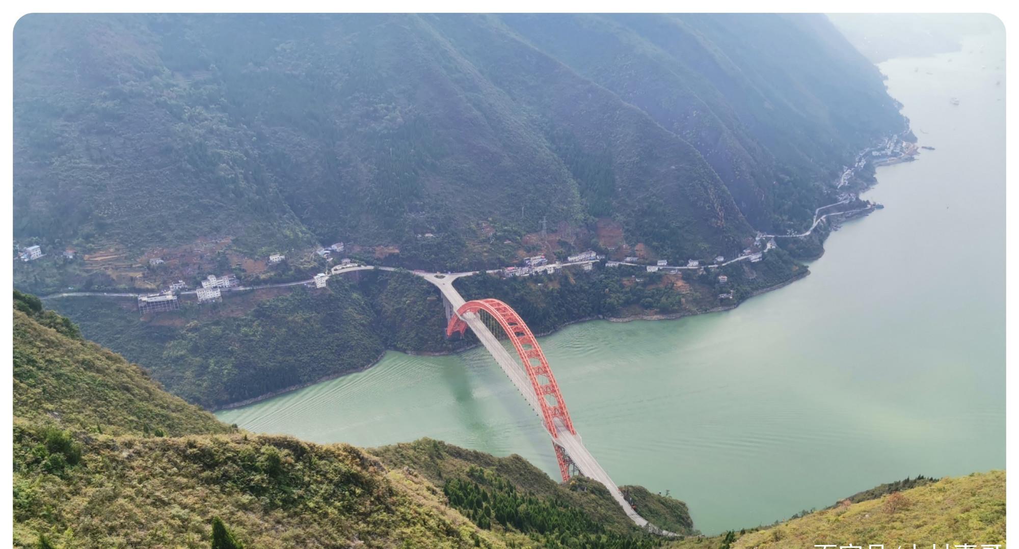 重庆巫山长江大桥:贯通大江南北的彩虹桥,景点网红地
