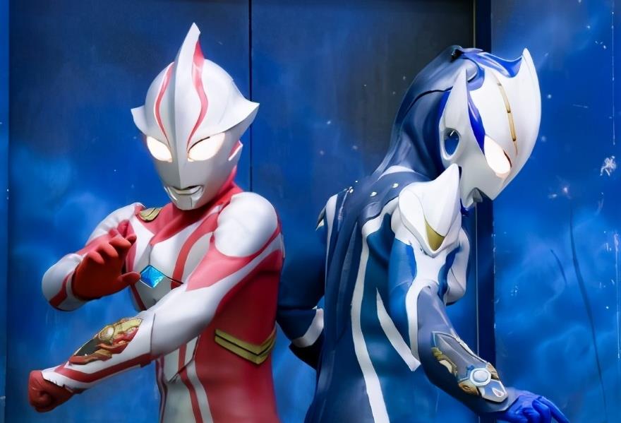 丸山浩7年前绘画的希卡利奥特曼自带蓝色披风彰显蓝族实力