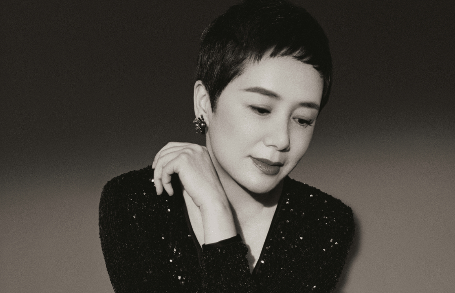 蒋雯丽自从剪了超短发后人都洋气了不少果然超短发型才显年轻