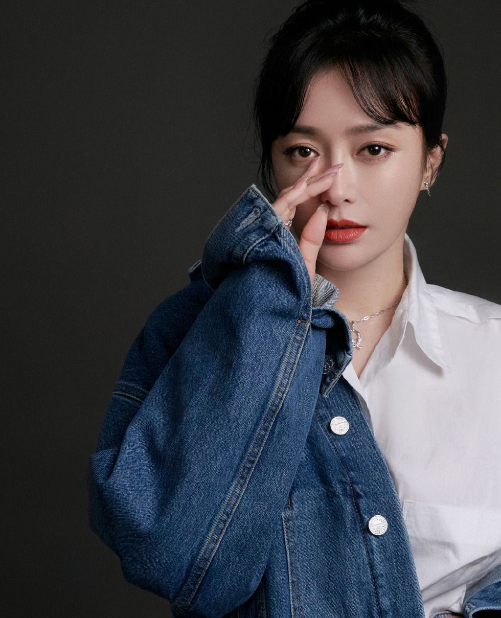 2/ 9空气刘海修饰脸型1/ 9干练的马尾