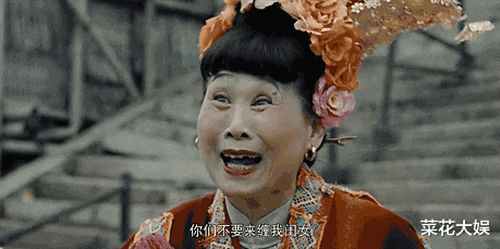 62岁被儿子带进演艺圈,两部电影票房超85亿,如今比儿子还要红