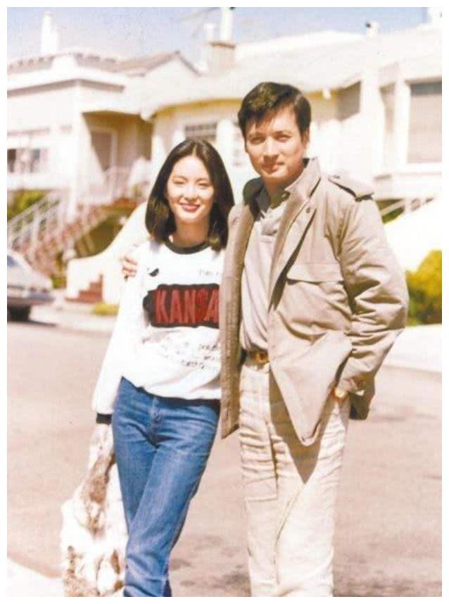 1974年,秦汉对怀孕8月妻子说:我爱上林青霞了,但也不想失去你