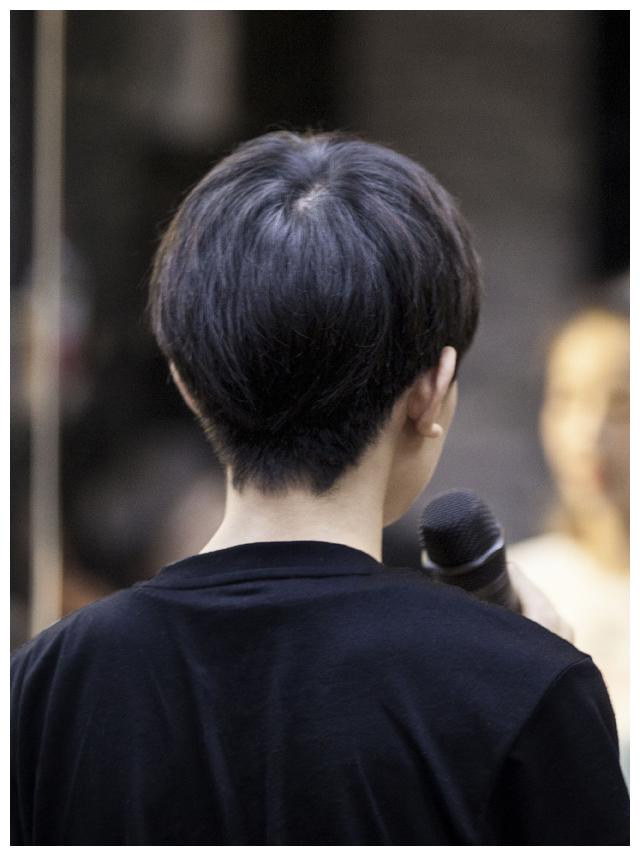 200403太平洋宽肩王源的反差萌后脑勺还是可爱的冒泡