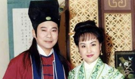 江明是演艺圈中艺人正面形象的标竿,除了没有任何不良嗜好,对老婆更是