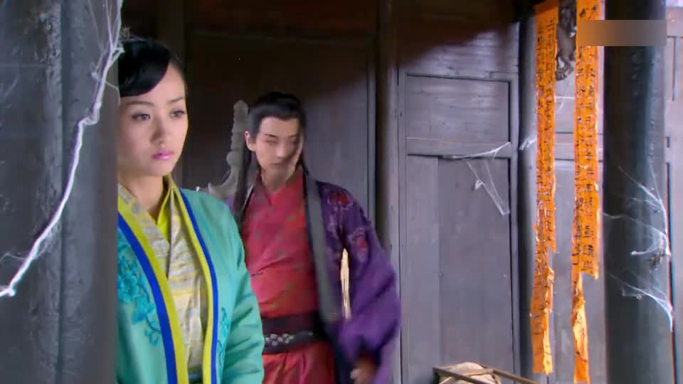 岳灵珊想让她死心 为您推荐: 李亚鹏版《笑傲江湖》09集:岳不群"被迫"