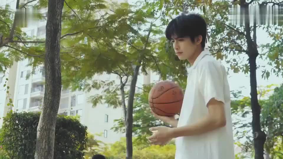 以家人之名花絮宋威龙打篮球张新成谭松韵给他拍照