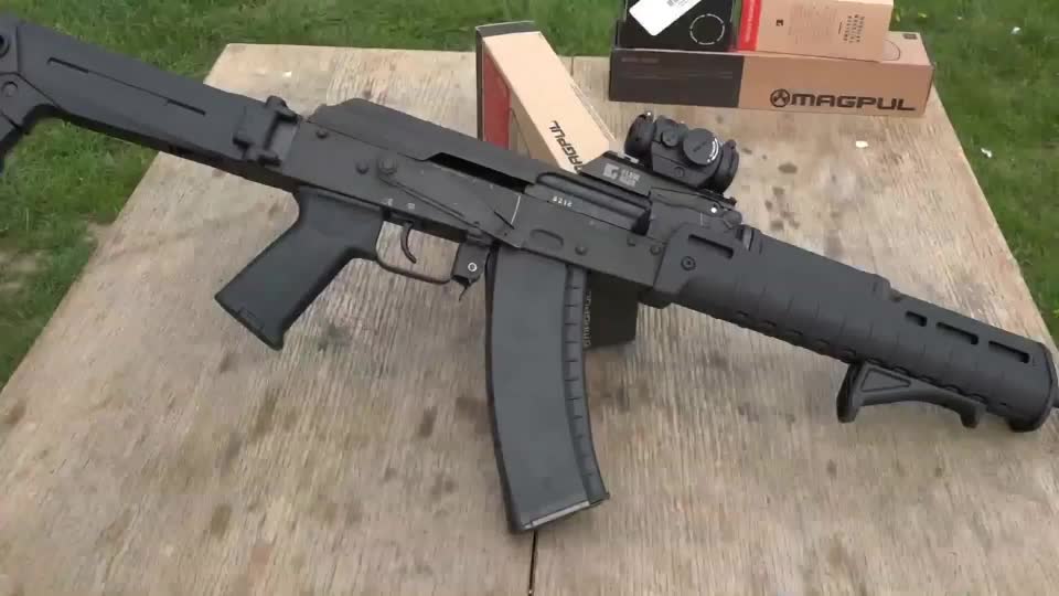 黑色版的ak74突击步枪,弹匣供弹靶场射击实测