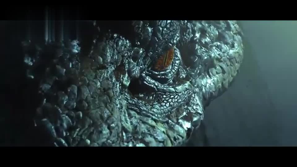 精绝女王在古墓里留了一手,千年巨蛇苏醒,摸金校尉差点中招