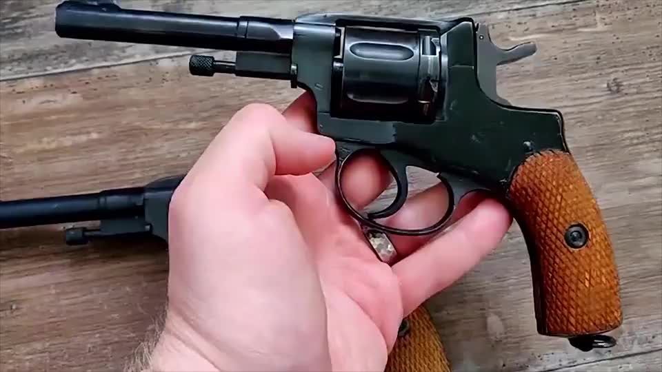 俄罗斯m1895纳甘转轮手枪,近距离欣赏一下
