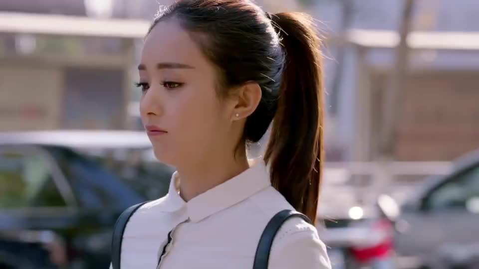 宋暖陪周格格买衣服,看上一套职场装扮,幻想自己穿上它的样子!