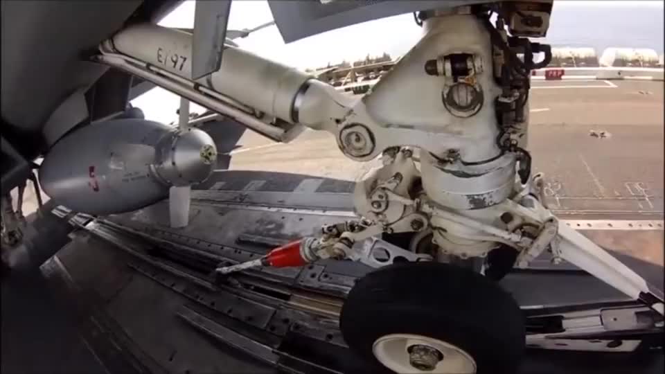 近距离实拍美军航母蒸汽弹射器,不得不服!