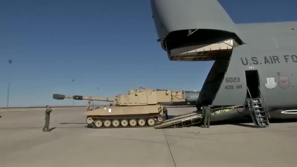 实拍美军最大的运输机,c5银河运输机,堪称飞机中的巨无霸