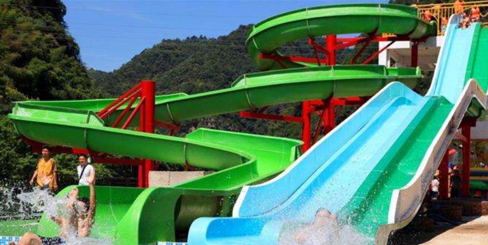 超刺激水滑梯!妹子从12米高空骤降,全程让人欲罢不能!