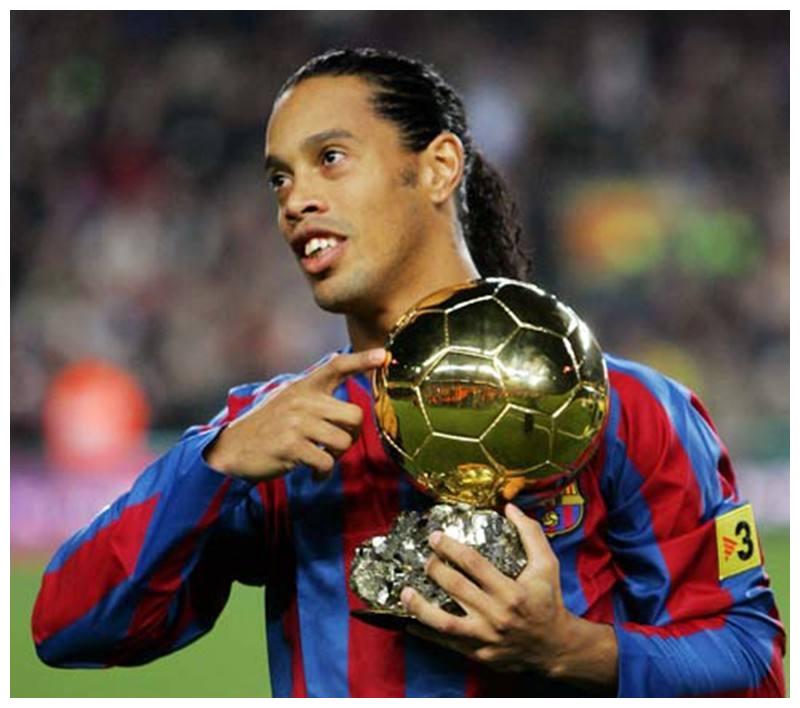 里瓦尔多认为,罗纳尔迪尼奥从小到大都踢十号位,在足坛属于个例