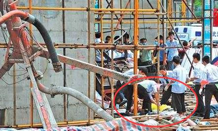 陕西一在建工地掉下砖头,1人被砸中身亡