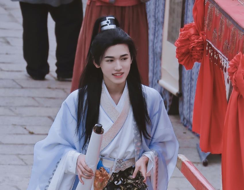 你觉得宋亚轩的古装造型好看吗