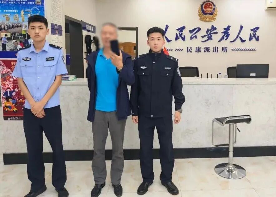 微光成炬暖人心，点滴警事显担当