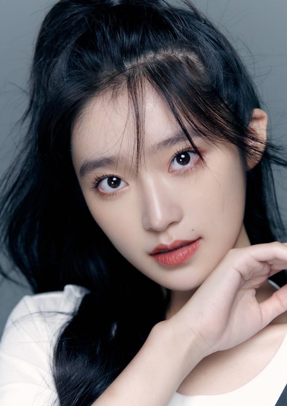 00后小花柴蔚写真释出原来小芈月长大了这么美