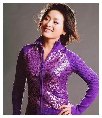 央视主持人章伟秋,出身于绘画世家,结婚多年,夫妻恩爱生活幸福娱乐小