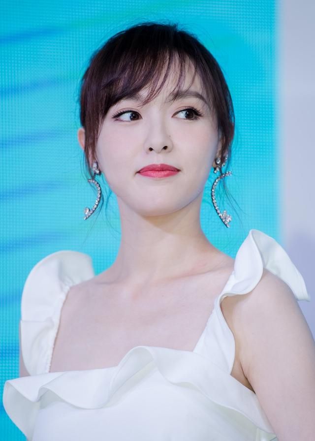 罗晋的妻子——唐嫣个人相册,真是太美了__财经头条