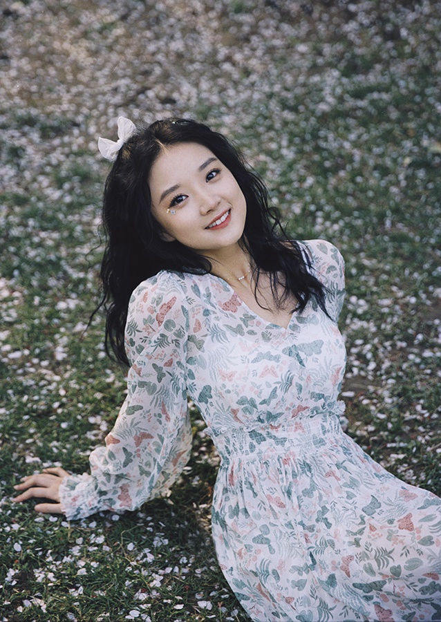 廖银玥精灵写真曝光,眼眸清澈身材不错