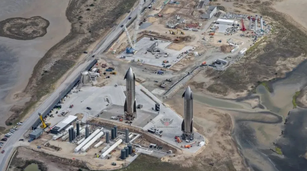 甚至暗示将在博卡奇卡同时使用a两个发射台,让两艘原型机同时升空