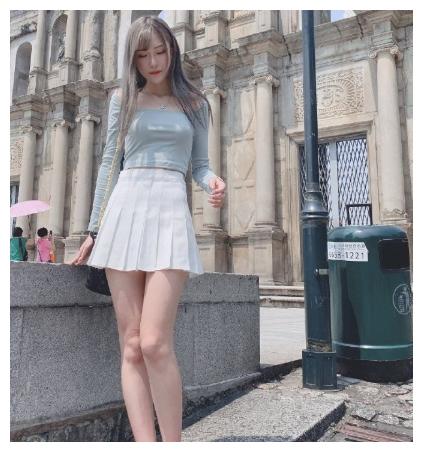 网友晒腐团儿素颜抓拍,本以为颜值会大打折扣,却不料