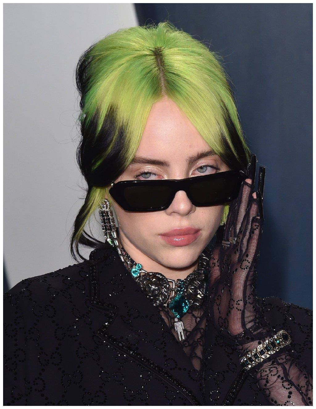 小碧梨这一头翠鸟发型真的是很个性,也很时尚,但是呢.