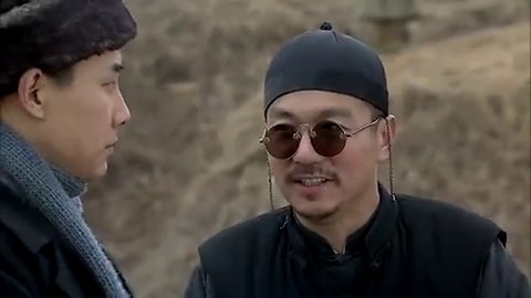 风水先生想来坏事,被翻译暗算,没讨到好处还被打