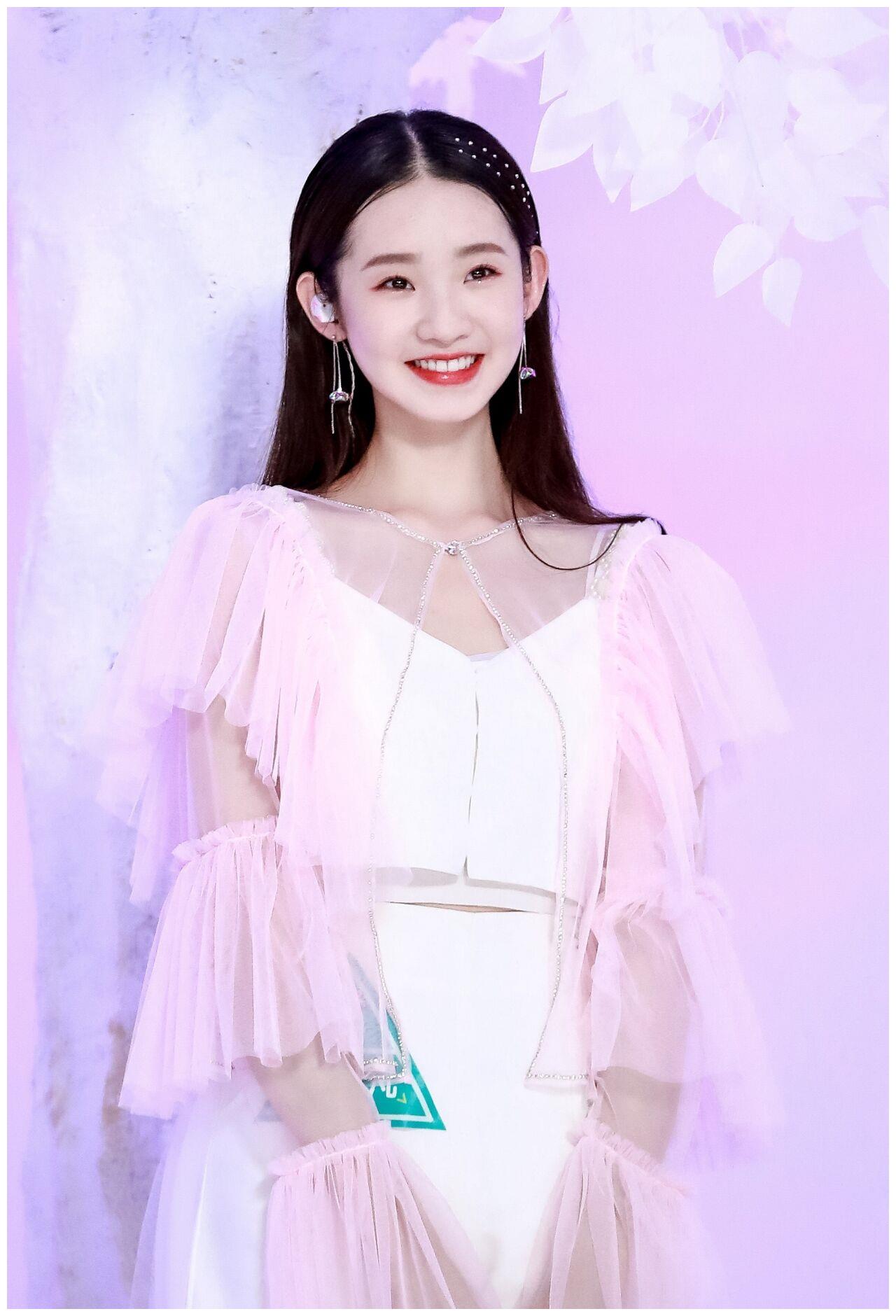 成团之夜在即,张艺凡冲进前七,陈卓璇家山顶应援