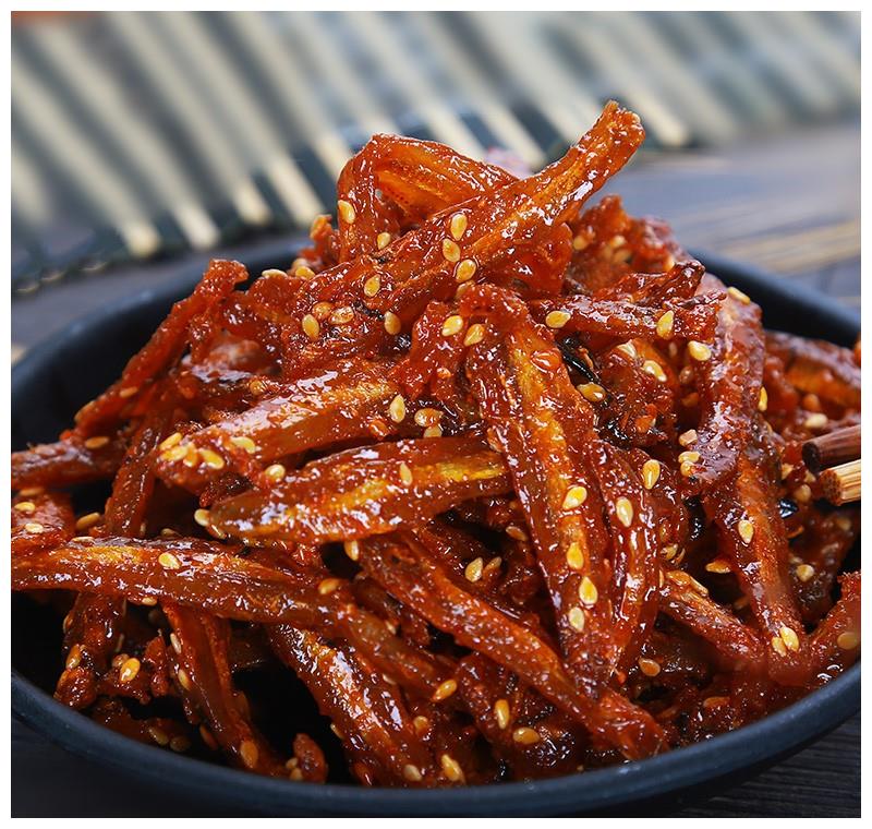 市面上1块钱一包的小辣鱼,是用什么鱼做的?看完心情复杂