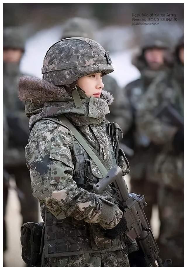 韩国新任初恋脸女兵万千单身汉的理想型好甜我又恋爱了