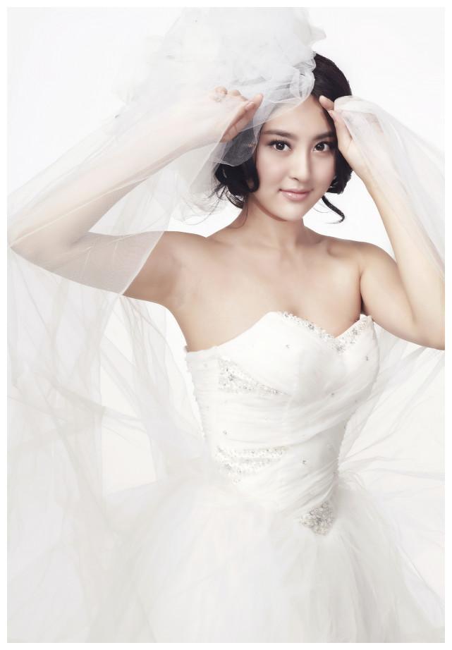 曾是范冰冰替身,一脱成名的甘露__财经头条