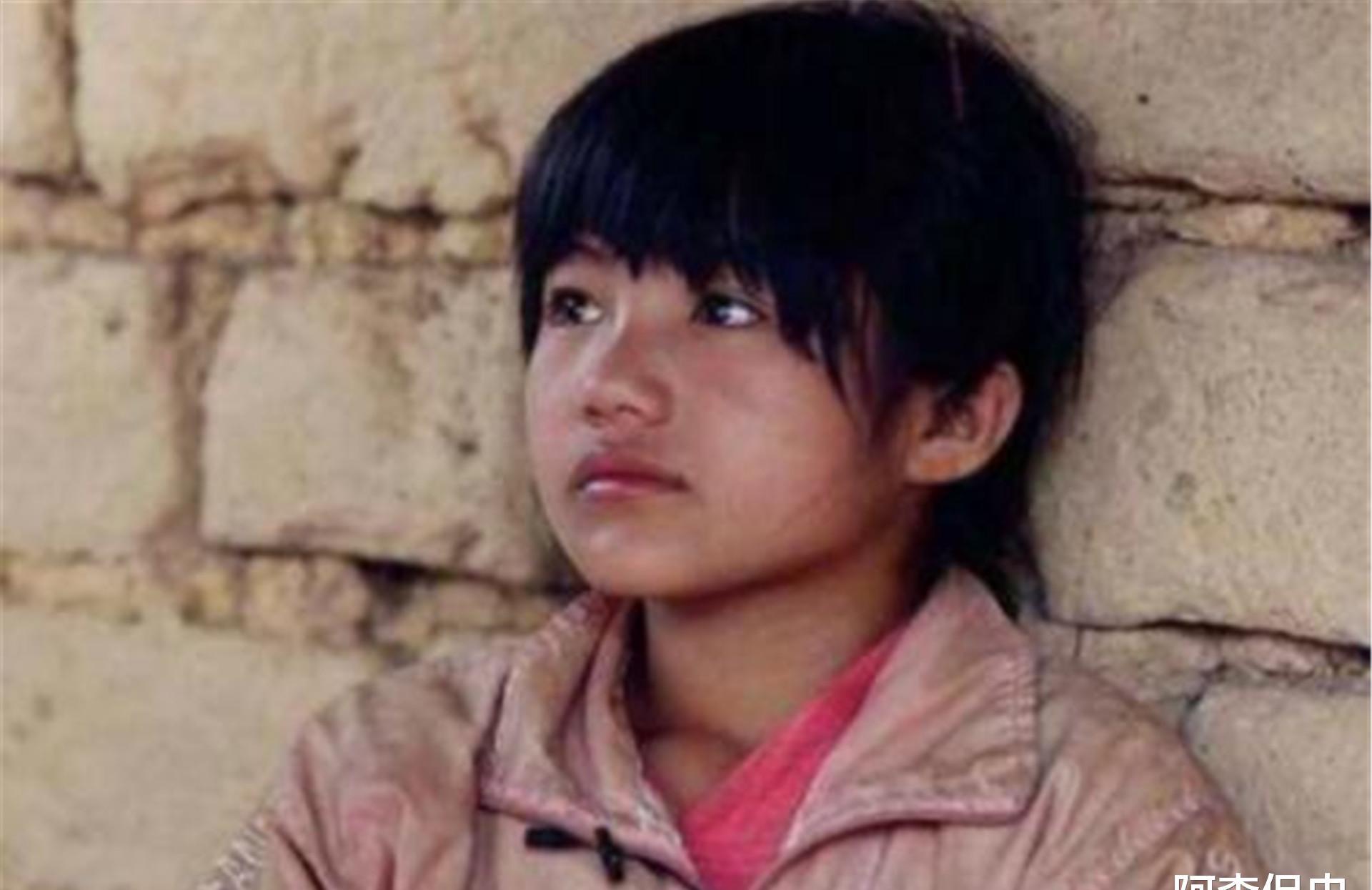 变形记农村小女孩:被富豪认作干女儿和城市哥哥同住,后怎样