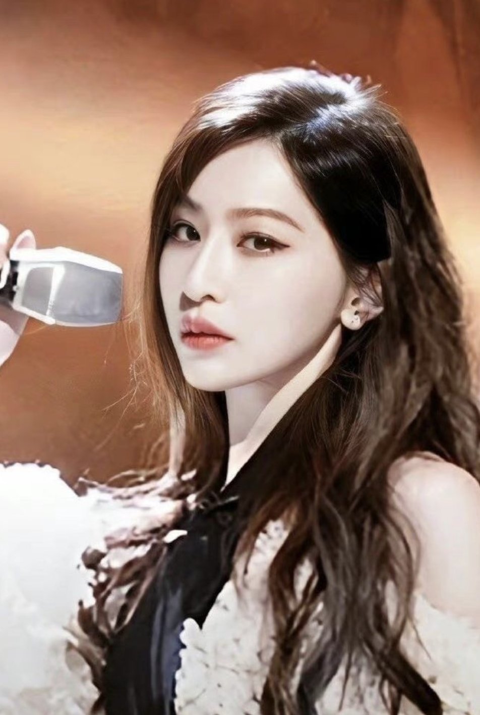 红气养人，被王心凌三公舞台的少女感造型给惊艳住了！休闲区蓝鸢梦想 - Www.slyday.coM