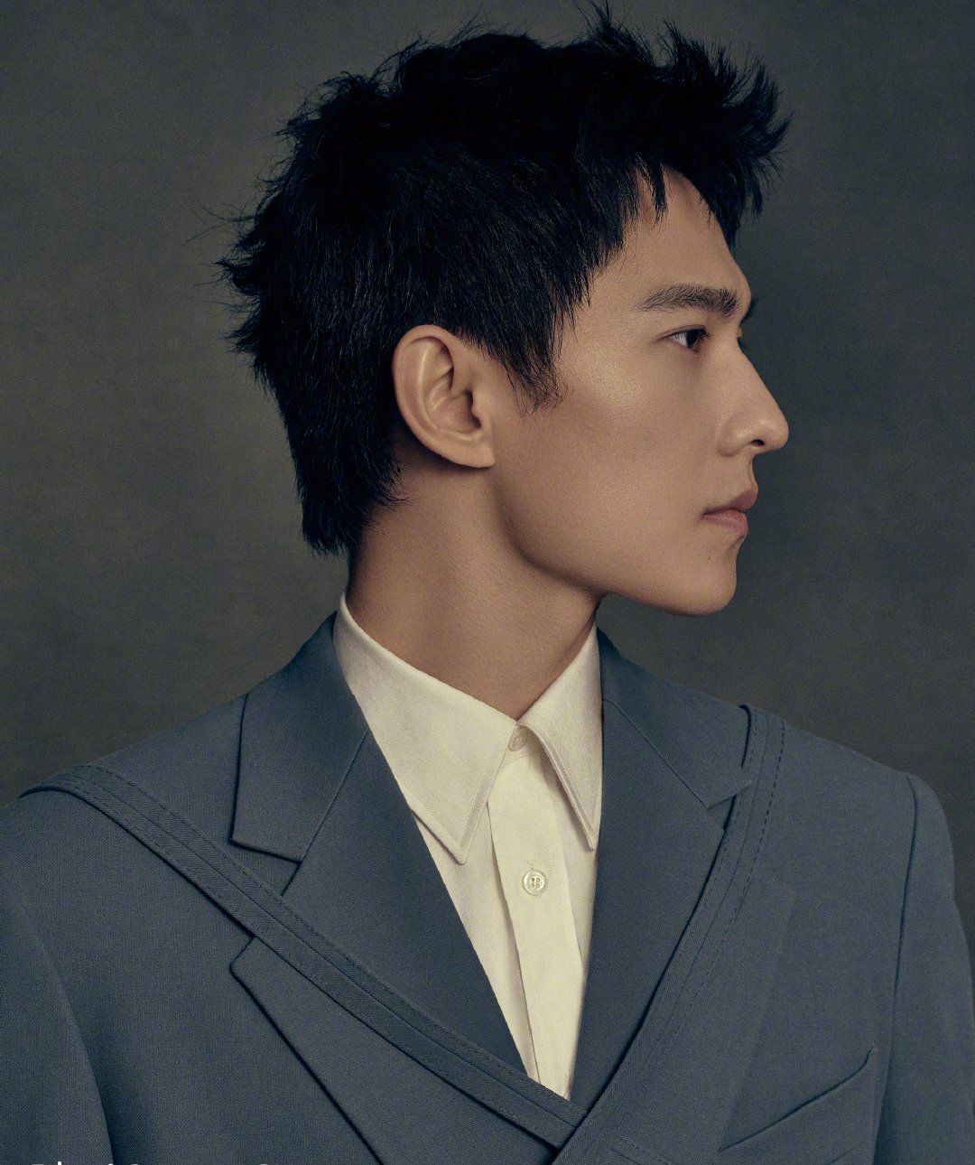 杨洋时装男士封面曝光,侧颜瞩目,魅力全开!_高清图集_新浪网