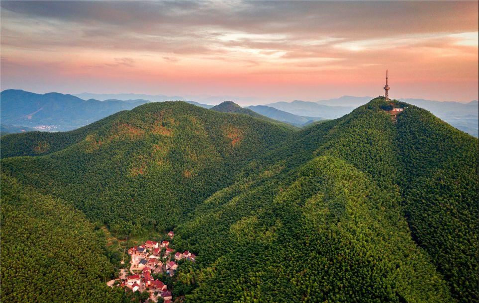 笄山村,有广德市后花园之美称.笄山竹海,有"万亩竹海"之美誉.